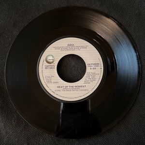 Vtg 7” vinyl single Asia Heat of the Moment & Ride Easy - 1982 Geffen Records